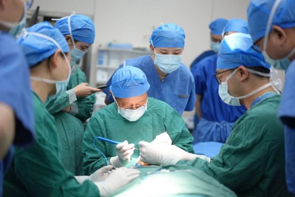 配资炒股平台入配资平台 16-18岁学生医美增量最快！容貌焦虑催生医美“热潮”，还需哪些冷思考